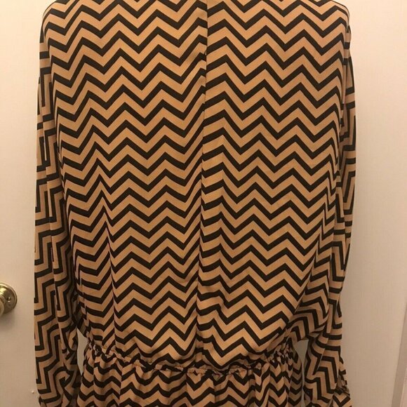 CECICO. Size large. Bust 44" Black and Tan. Chevron. Stripe Button Up Shirt B7 - Picture 4 of 8